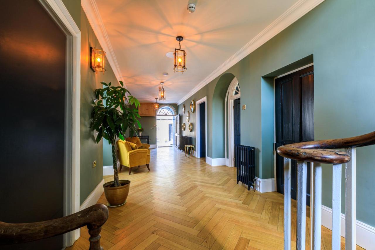 Готель Picton-House Llandowror Екстер'єр фото